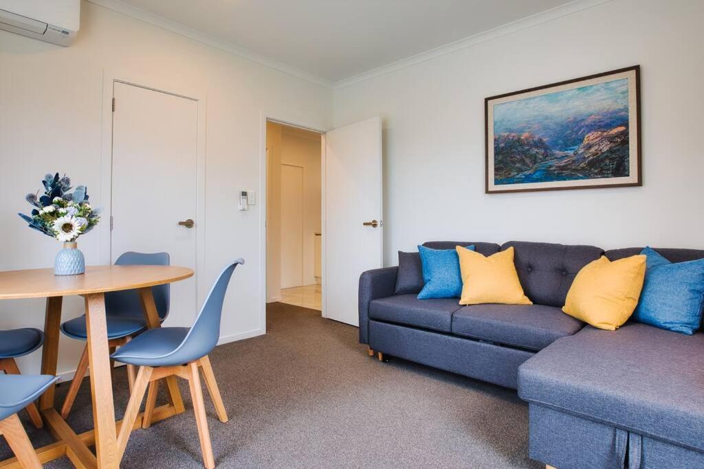 Cozy Retreat On Serene Street Hamilton Eksteriør bilde