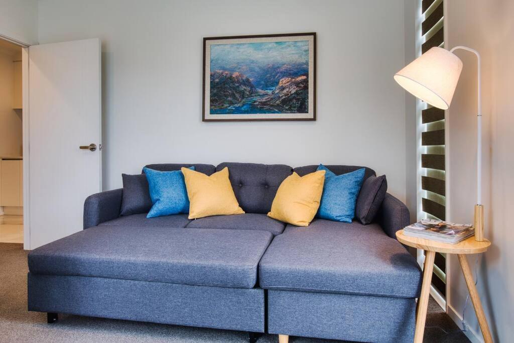Cozy Retreat On Serene Street Hamilton Eksteriør bilde