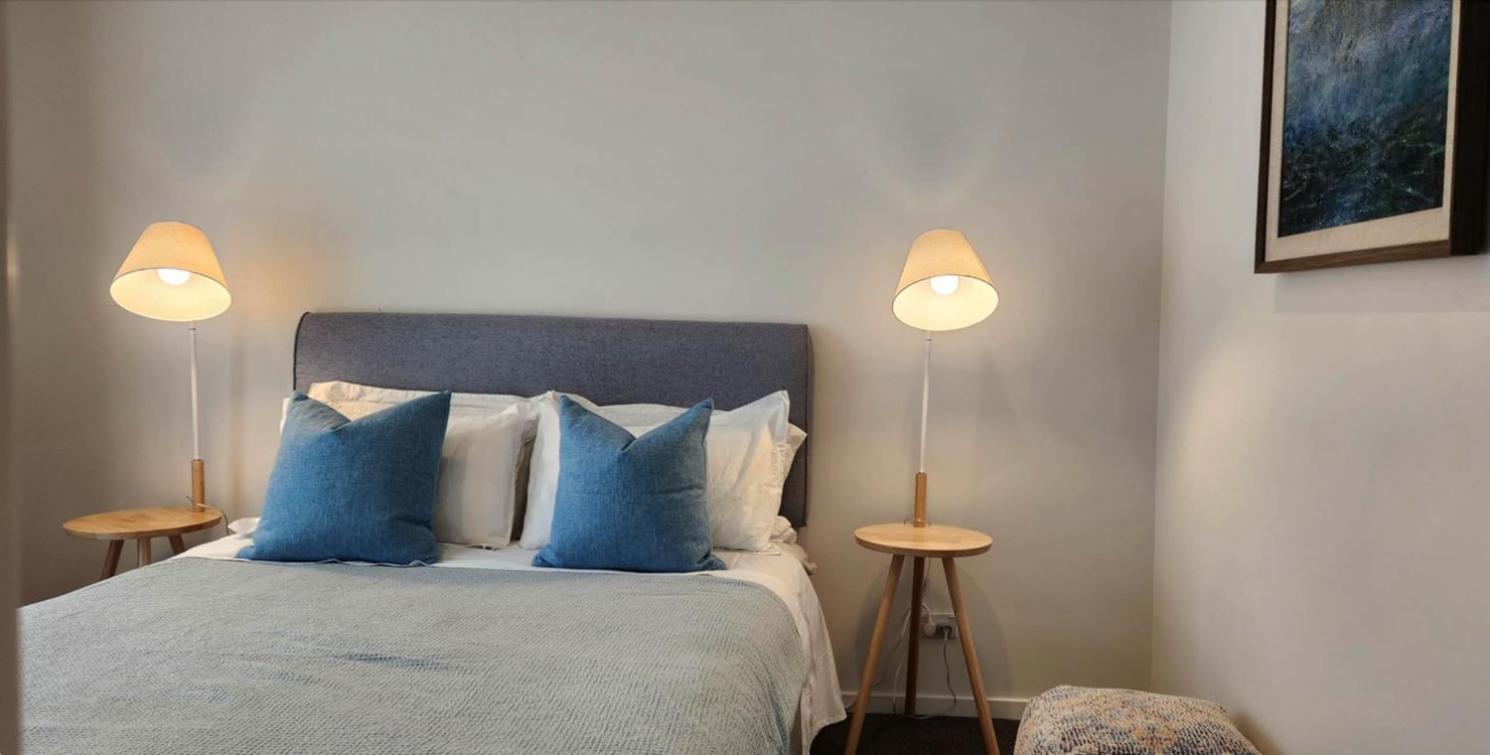 Cozy Retreat On Serene Street Hamilton Eksteriør bilde