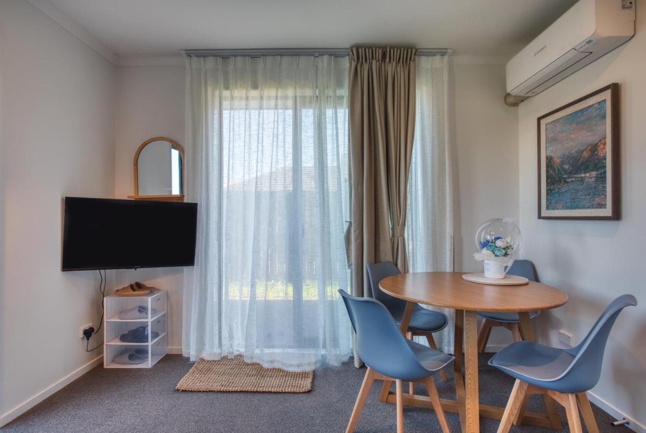 Cozy Retreat On Serene Street Hamilton Eksteriør bilde