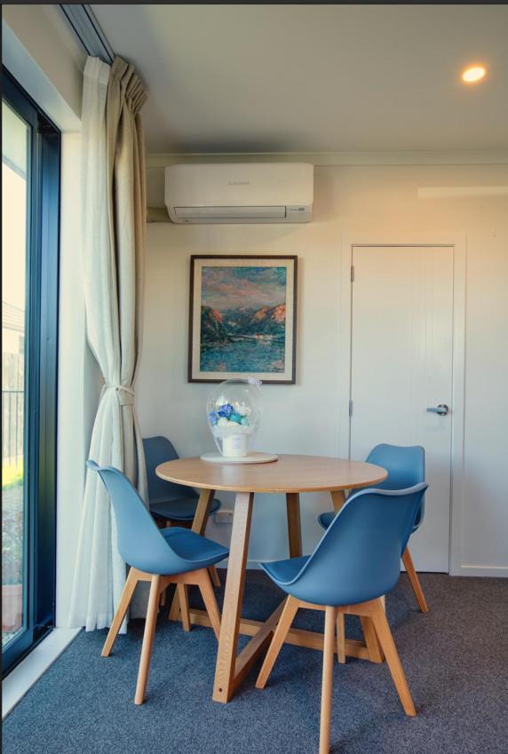 Cozy Retreat On Serene Street Hamilton Eksteriør bilde