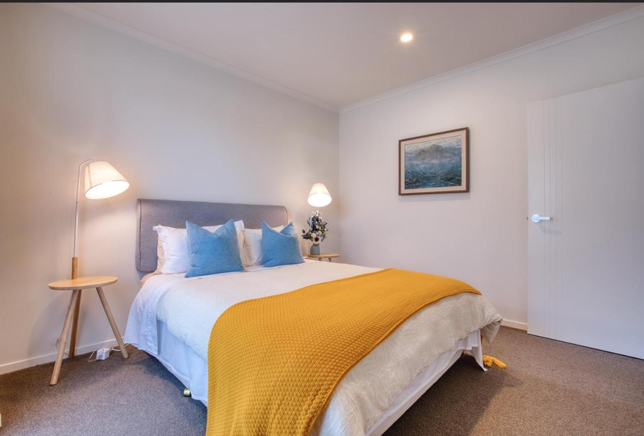 Cozy Retreat On Serene Street Hamilton Eksteriør bilde